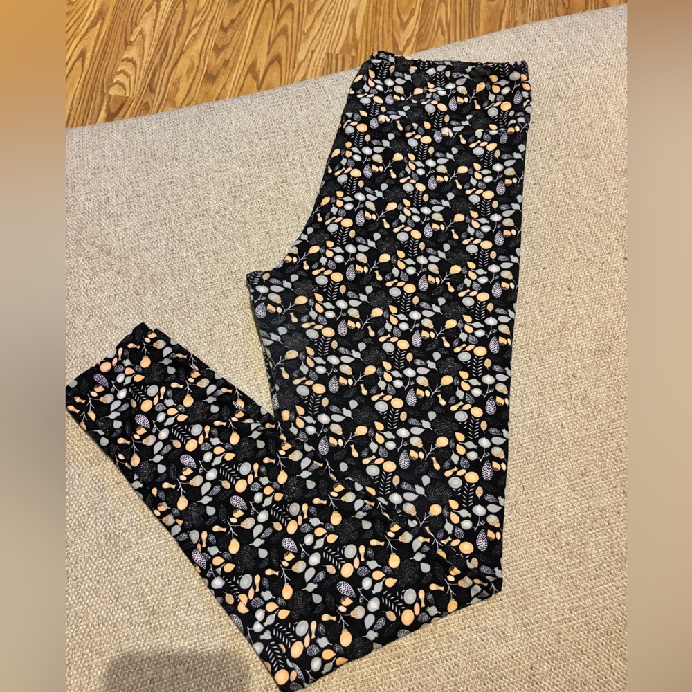 LuLaRoe Tall & Curvy Leggings
